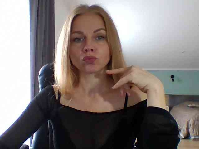 BlondaTina webcam