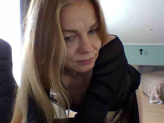 BlondaTina webcam
