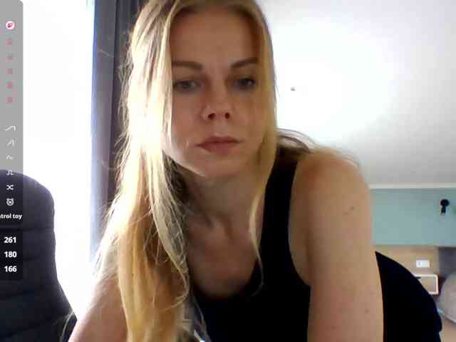BlondaTina webcam