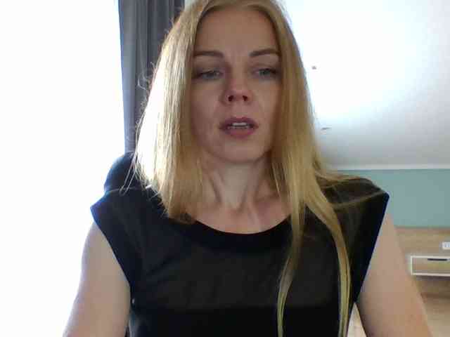 BlondaTina webcam