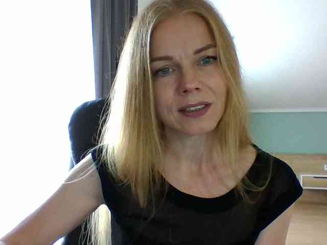 BlondaTina webcam