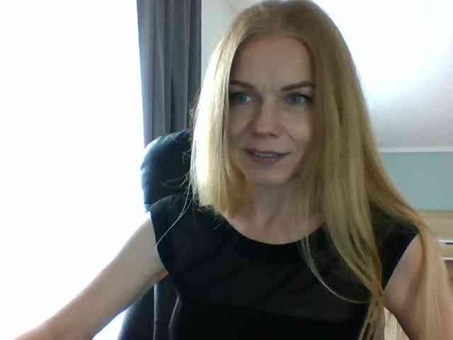 BlondaTina webcam