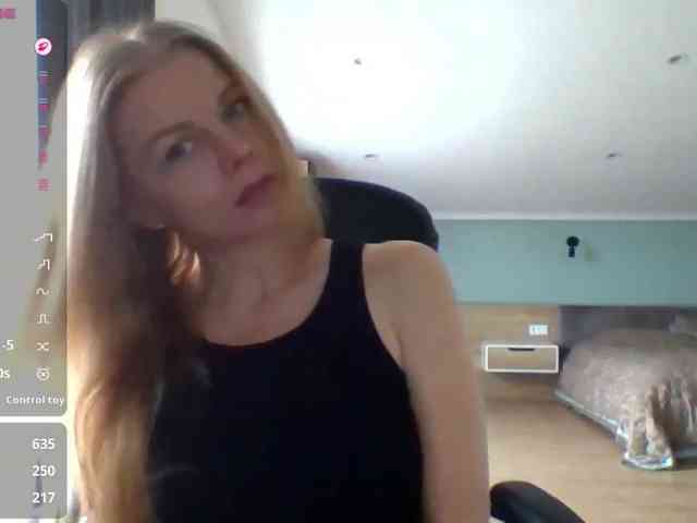 BlondaTina webcam