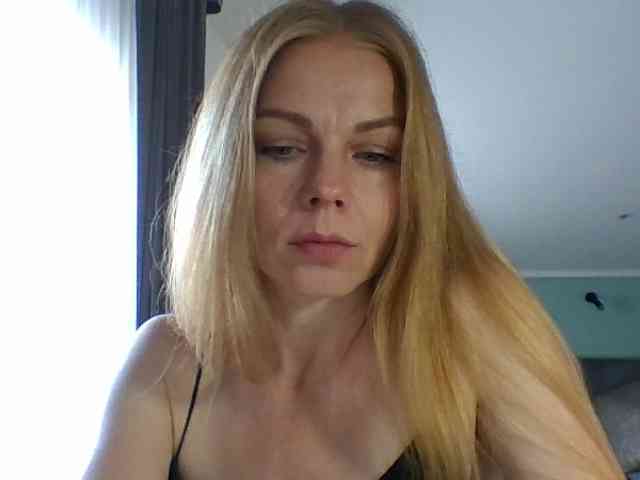 BlondaTina webcam