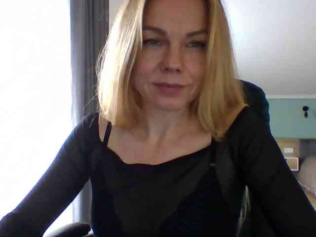 BlondaTina webcam