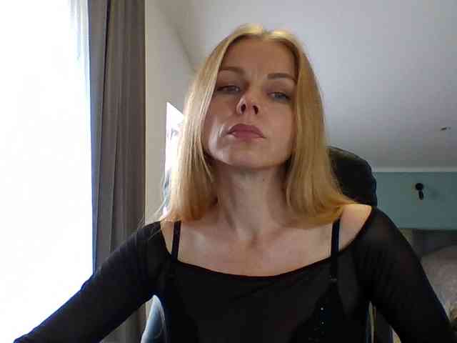 BlondaTina webcam