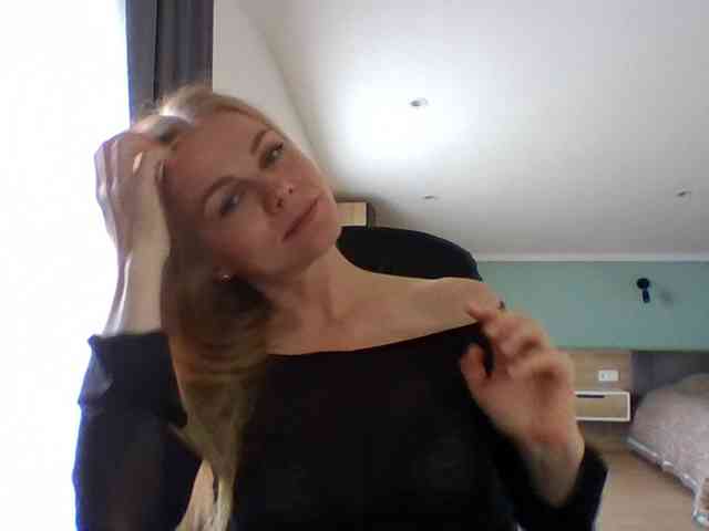 BlondaTina webcam