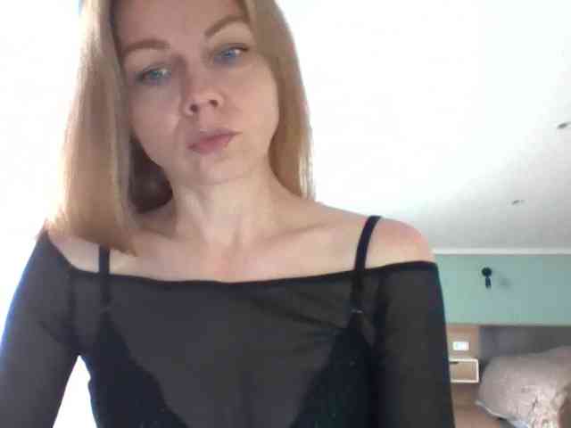 BlondaTina webcam