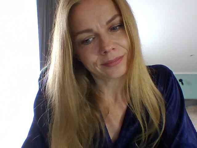 BlondaTina webcam