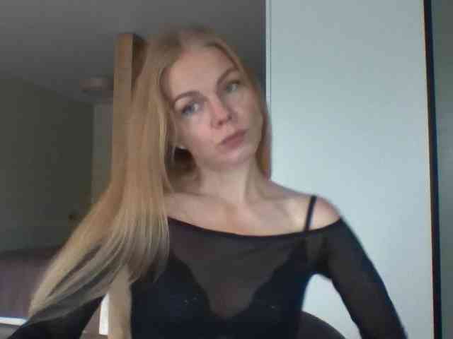 BlondaTina webcam