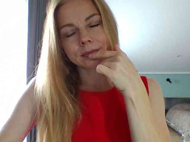 BlondaTina webcam