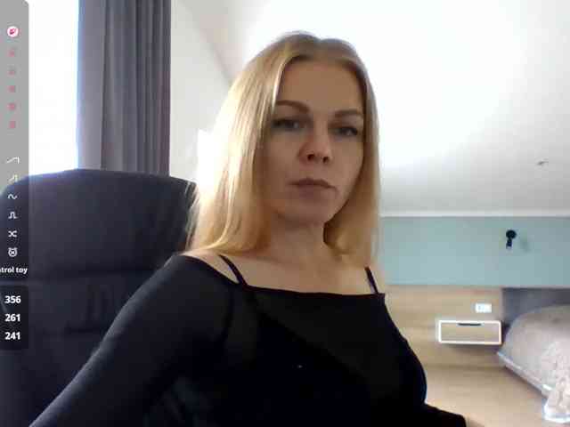 BlondaTina webcam