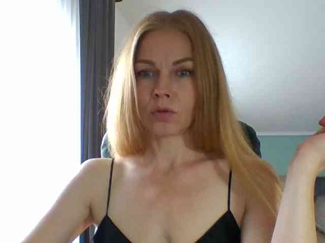 Model: BlondaTina