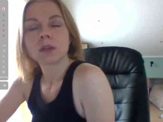 BlondaTina webcam