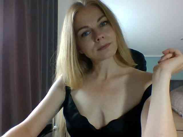BlondaTina webcam