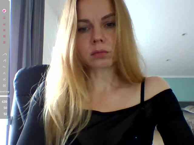 BlondaTina webcam