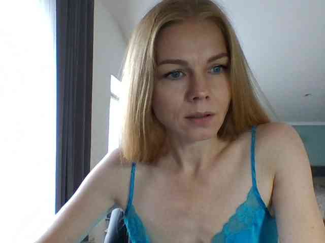 BlondaTina webcam