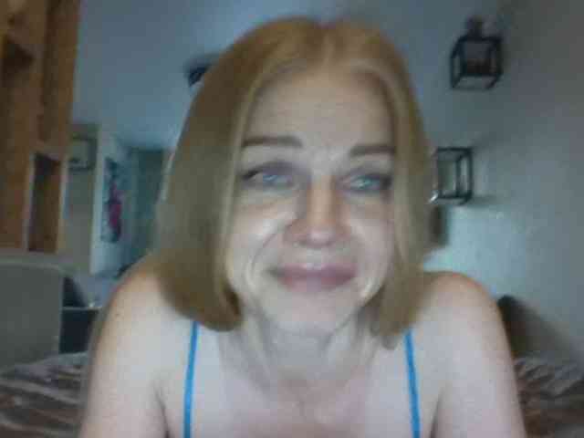 BlondaTina webcam