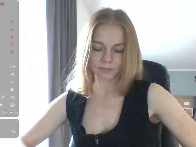 BlondaTina webcam