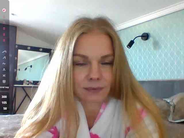 BlondaTina webcam