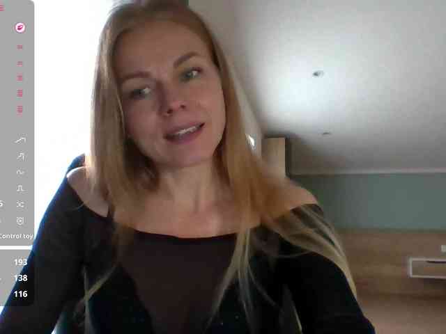 BlondaTina webcam