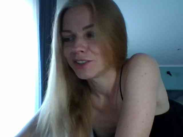 BlondaTina webcam