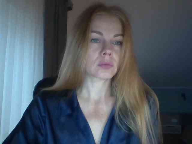 BlondaTina webcam