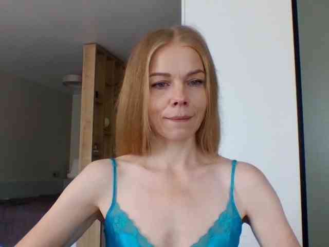 BlondaTina webcam