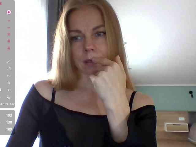 BlondaTina webcam