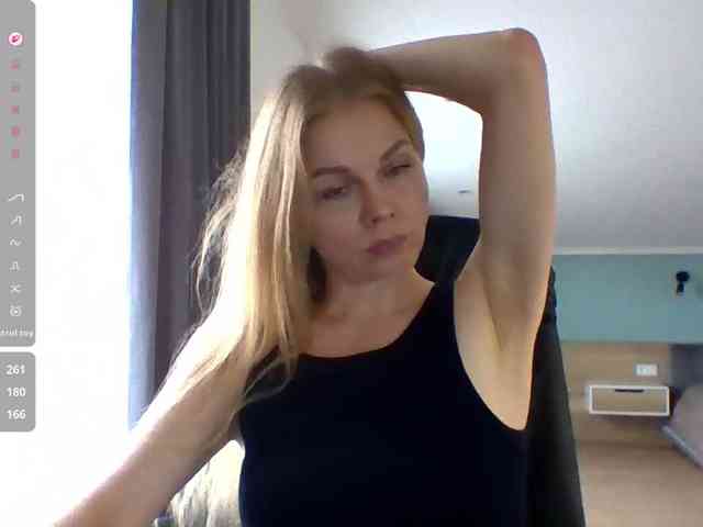 BlondaTina webcam