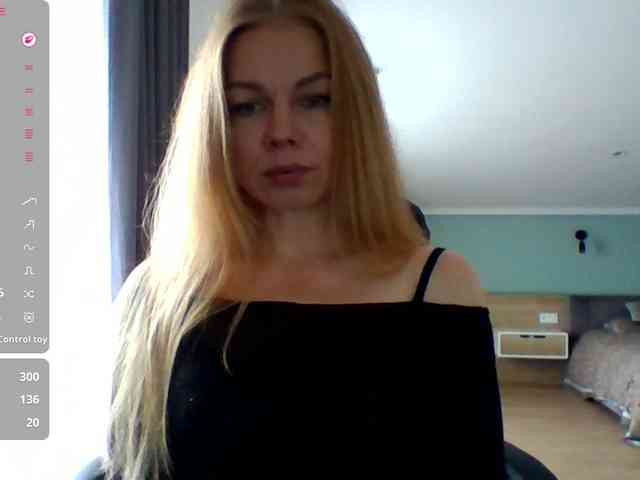 BlondaTina webcam