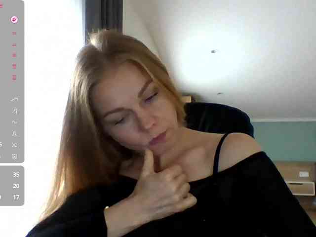 BlondaTina webcam