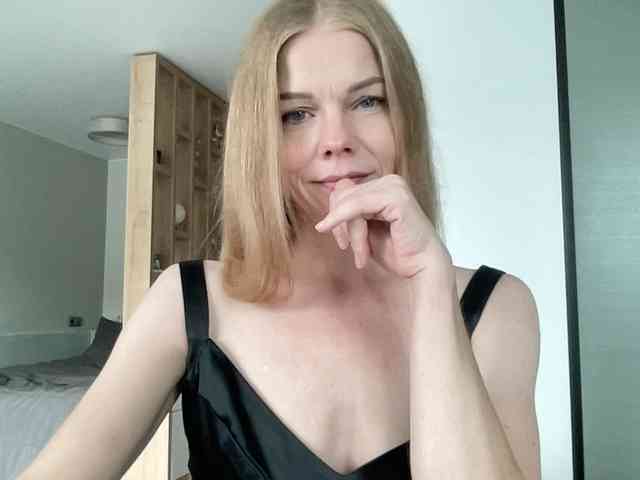 BlondaTina webcam