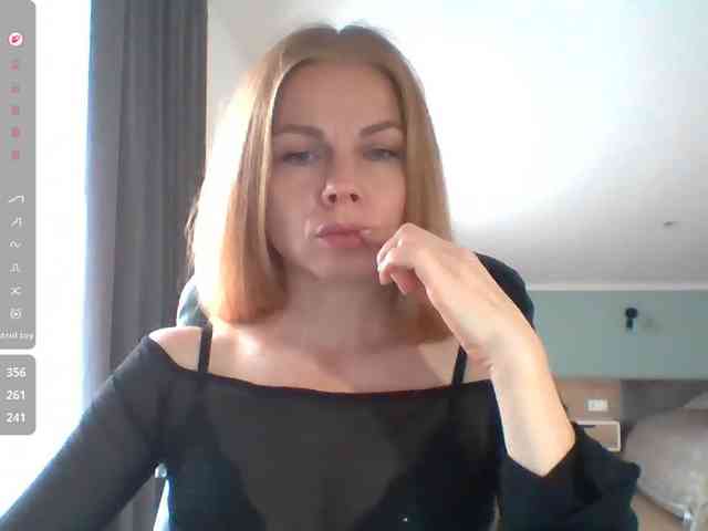 BlondaTina webcam