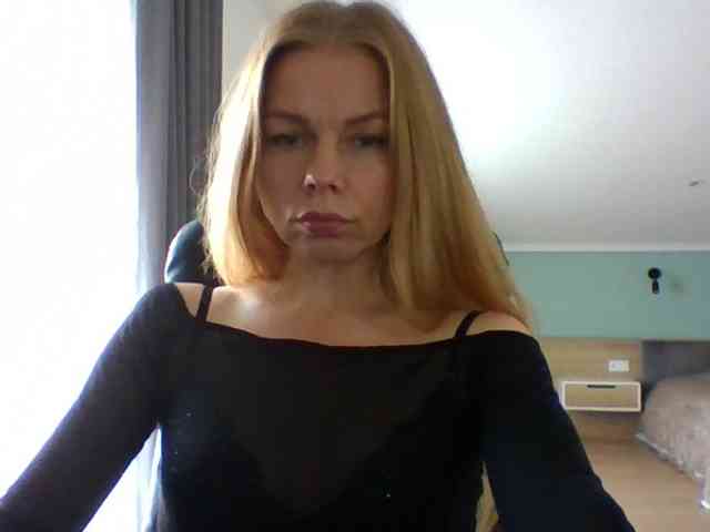 BlondaTina webcam