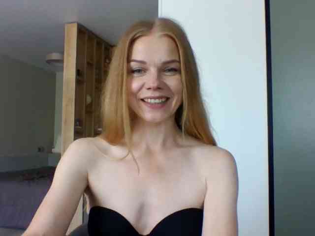 BlondaTina webcam