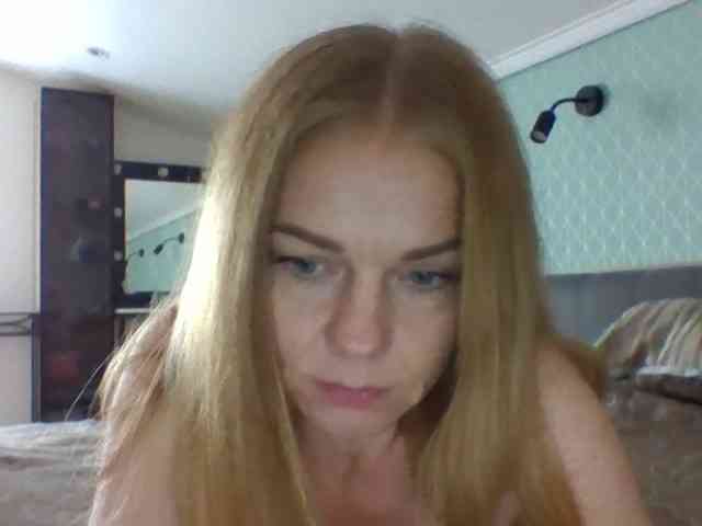 BlondaTina webcam