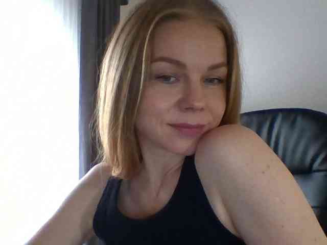 BlondaTina webcam