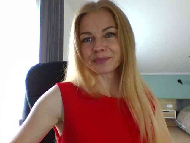 BlondaTina webcam