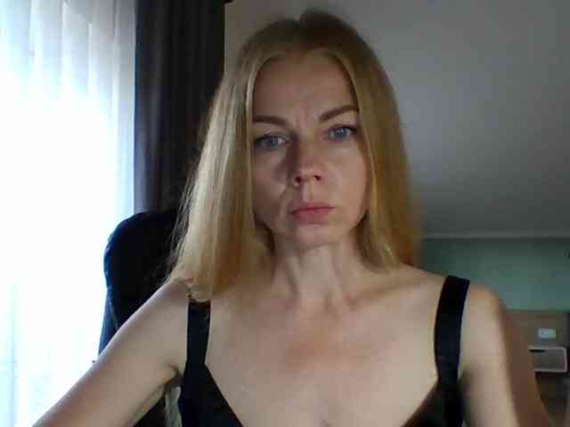 BlondaTina webcam