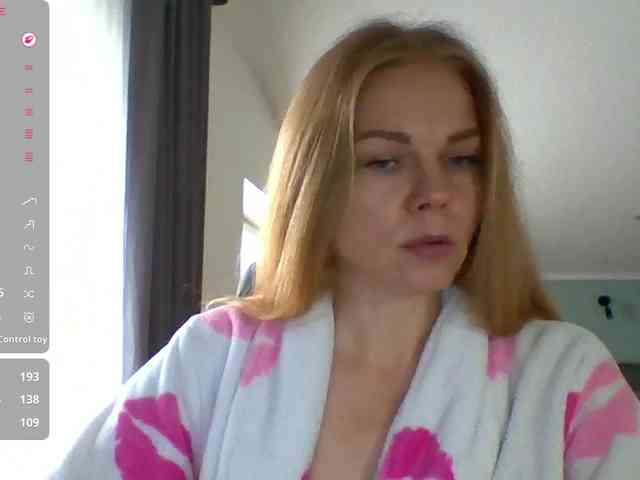 BlondaTina webcam