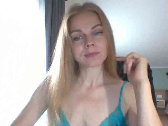BlondaTina webcam