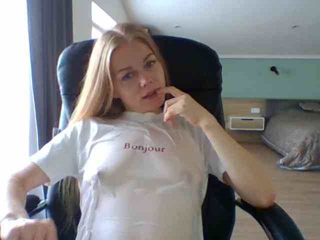 BlondaTina webcam