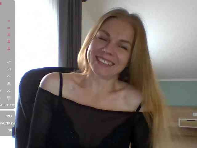BlondaTina webcam