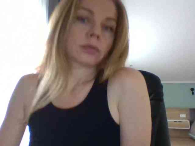 BlondaTina webcam