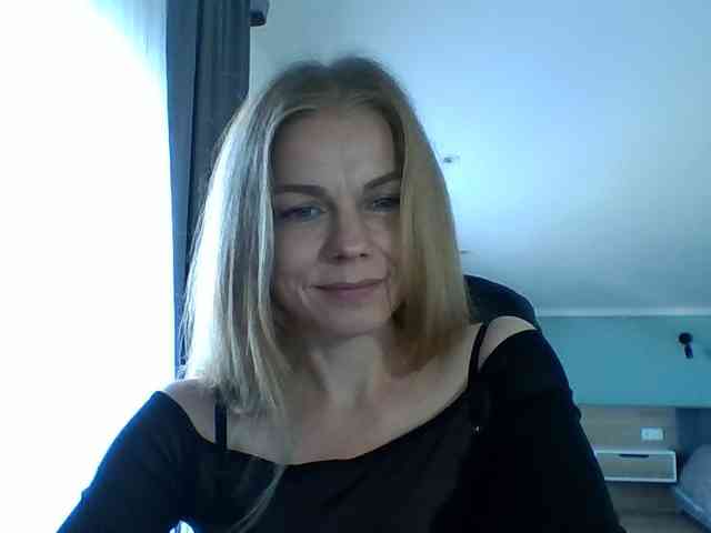 BlondaTina webcam