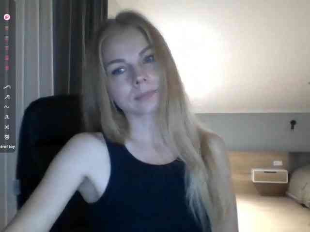 BlondaTina webcam