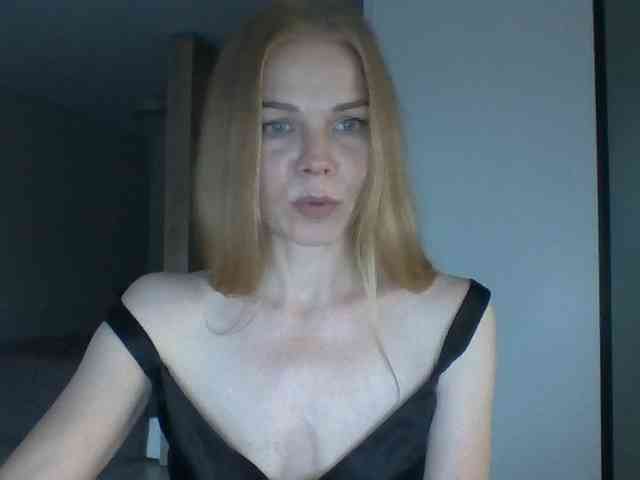 BlondaTina webcam