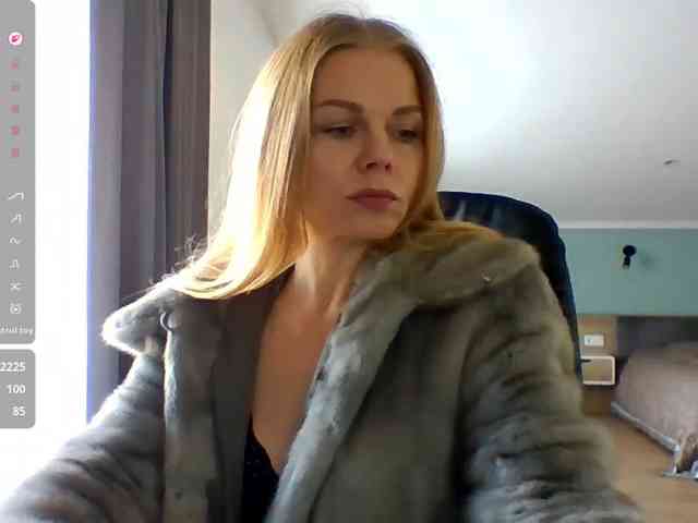 BlondaTina webcam