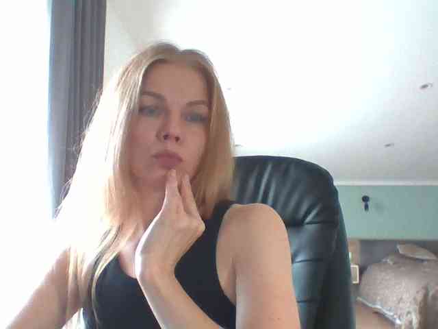 BlondaTina webcam